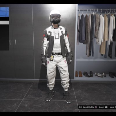NEWKugoModz's tweet photo. Trying to make this fit.... How do I get a full white hat though? https://t.co/njUy8si9lP