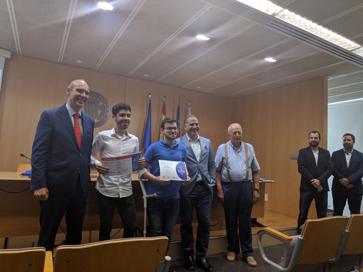 Gran día hoy con <a href="/stratolloon/">Stratolloon</a> siendo ganadores del Programa <a href="/ExplorerByX/">Santander X Explorer</a> en la Universitat Politècnica de València. ¡Seguimos creciendo!