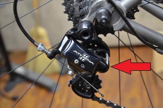 CyclingTodayEn's tweet photo. How to adjust your front and rear derailleurs. Read more here: https://t.co/d0g5XwO0O4 https://t.co/L6qsj7Pds3
