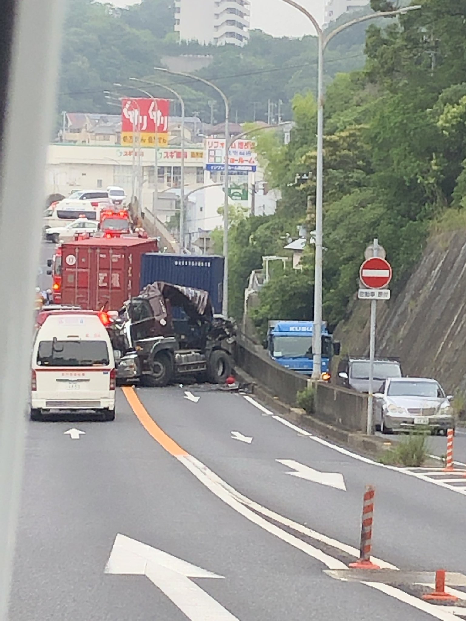 神戸市須磨区車の市道の死亡事故の現場画像
