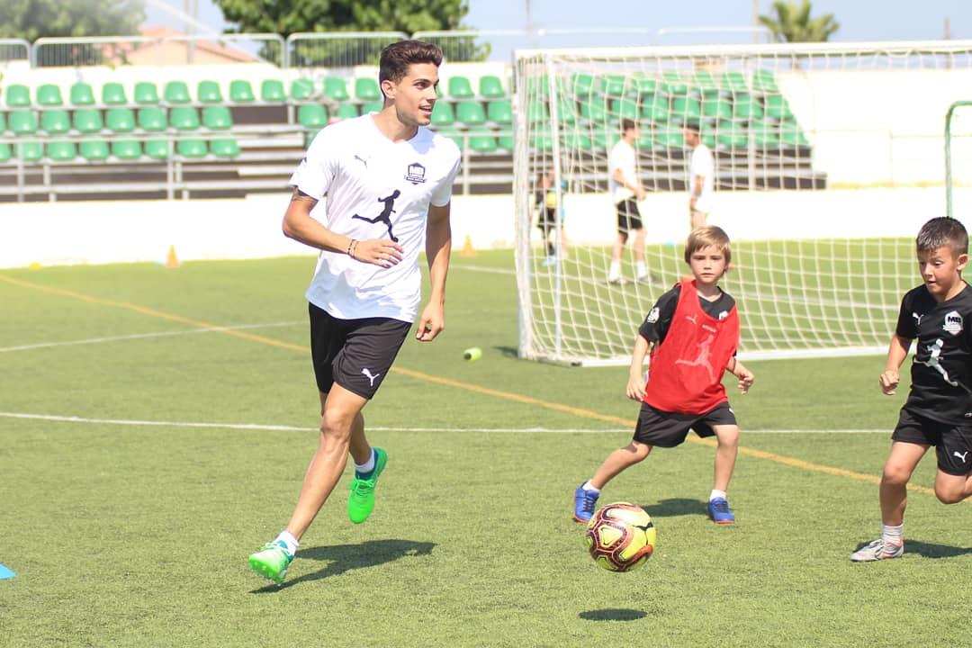 Hola 👋🏼😍 <a href="/MarcBartra/">Marc Bartra</a>