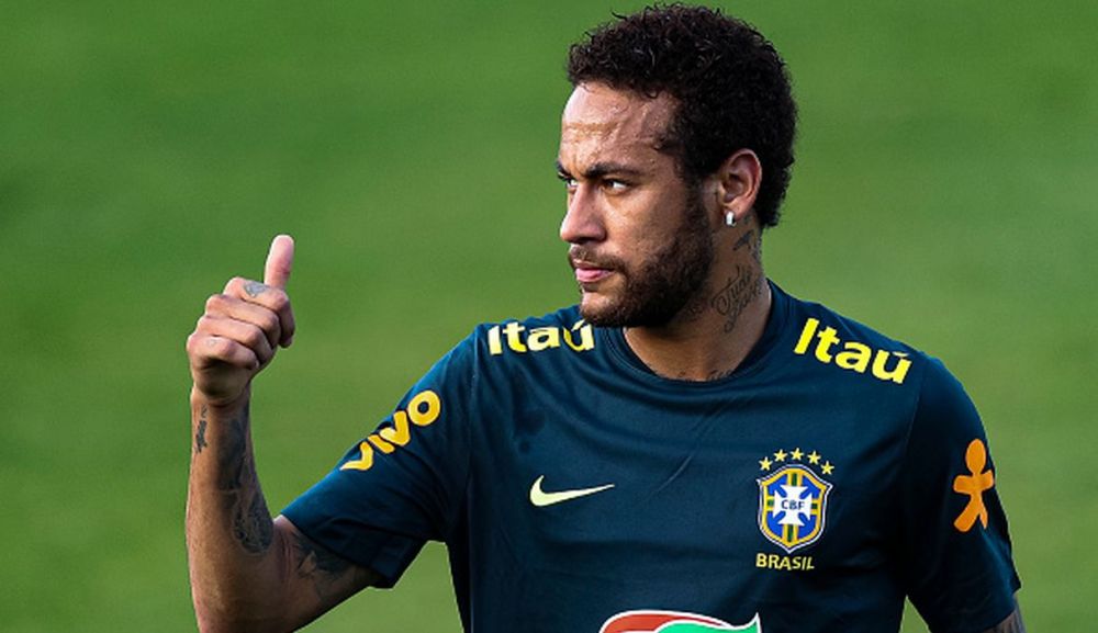 أدريان سانشيز (إعلامي): أجرى بارتوميو محادثات مع رئيس باريس سان جيرمان لمدة أسابيع حول إمكانية عودة "نيمار"، اللاعب يريد العودة، العملية صعبة لكن العمل جاري، المقربون من اللاعب متفائلون للغاية.