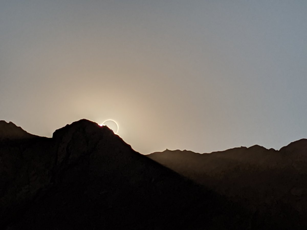rcabanier's tweet image. The sun setting just as the eclipse is over #EclipseChile