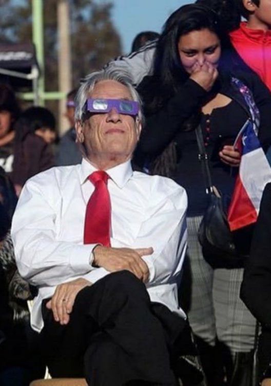 alb0black's tweet image. También me hubiera dado risa  😁
#EclipseSolar2019 #EclipseChile
