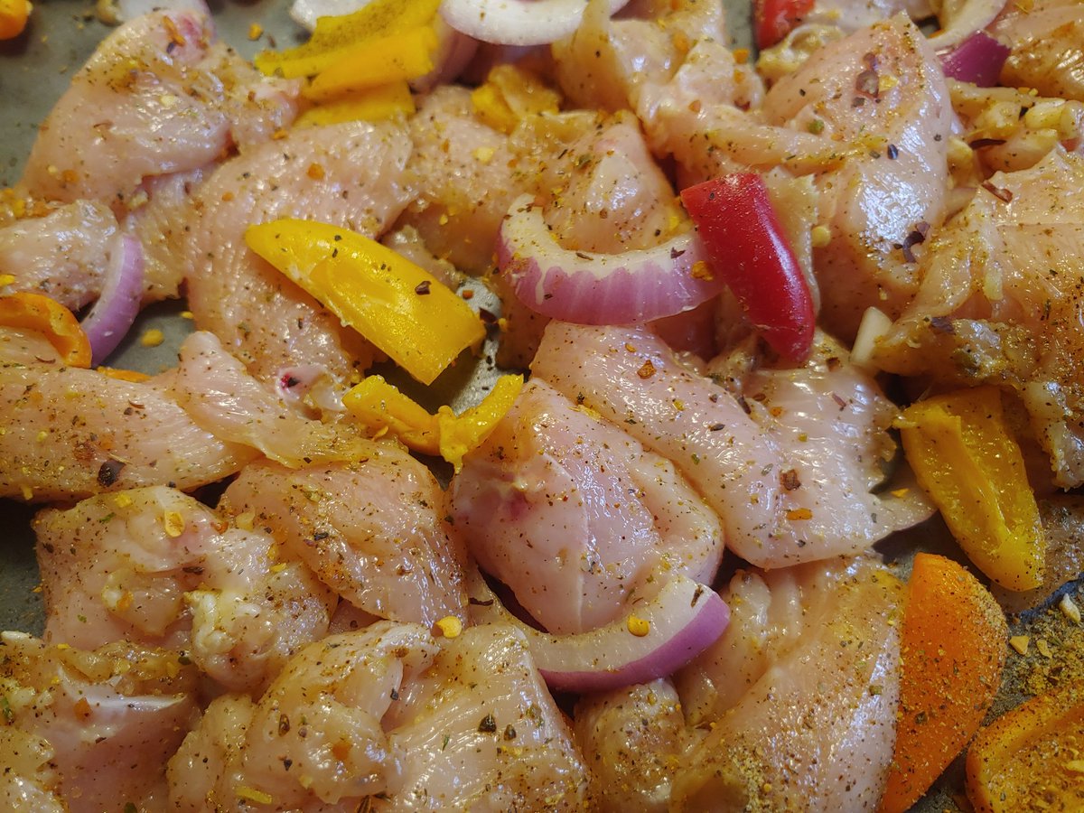One pan #chickenfajitas 👀🤗🤗 mojito lime spices!!! 
#dinner