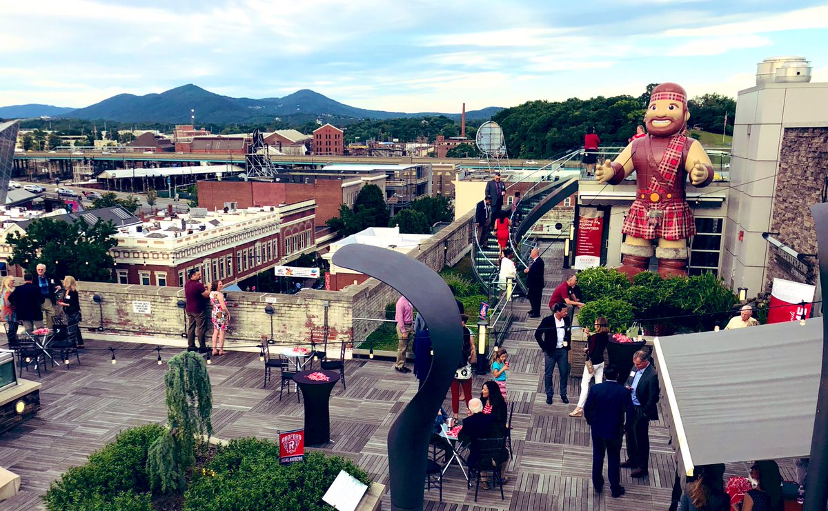 radford_alumni's tweet photo. The #HighlanderFamilyTour is almost over, ๐ข but....
You still have 3๏ธโฃ chances to attend!
๐ด July 14th | VA Beach
๐ด July 16th | Richmond
๐ด July 17th | NOVA
Details & to register
๐ https://t.co/I6GshKBcxU ๐
#RadfordAlumni #HighlanderPride
#RVA #VirginiaBeach #NOVA https://t.co/adCIK9ZxMG