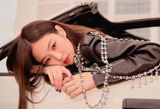 "Well, I think it would be a lie if I say there wasn't any pressure. But I try to enjoy all of the process and I'm so grateful and so thankful for all the love that  #SOLO is receiving. It's just unbelievable. Thank you, guys" -  #JENNIE #JENNIESOLO