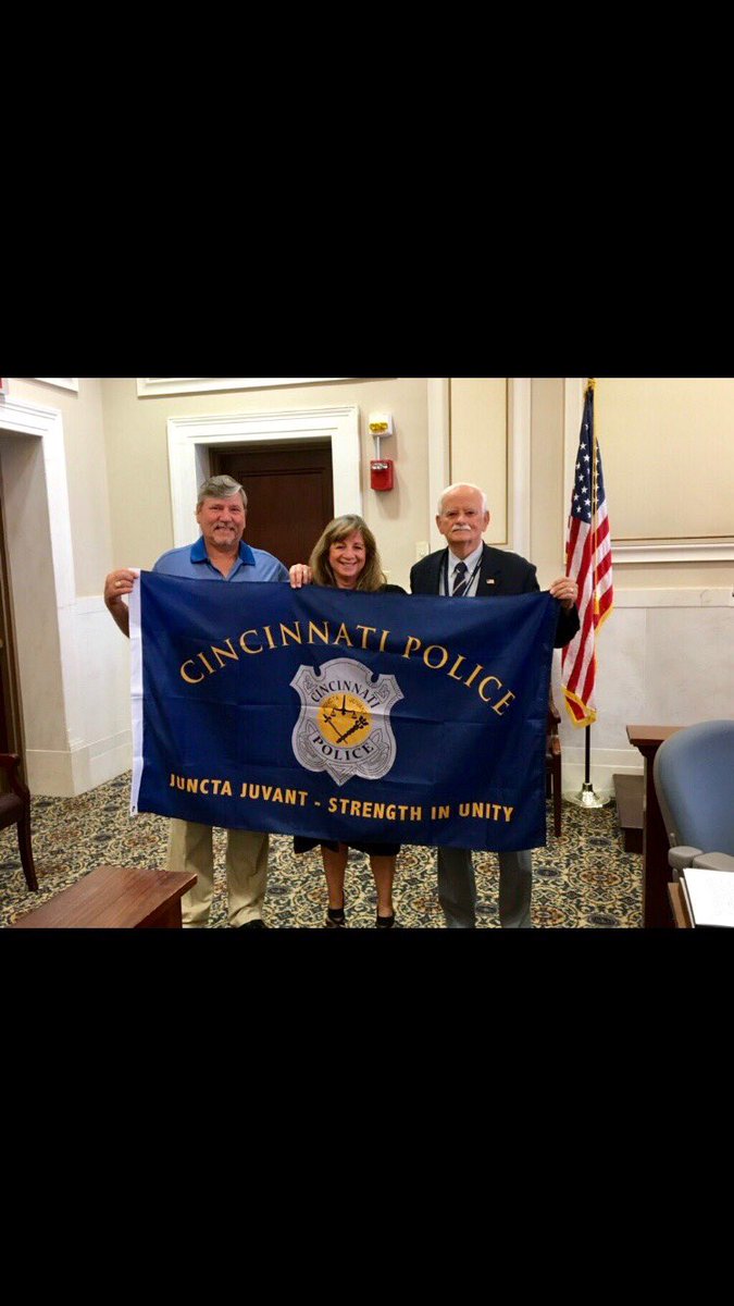 JudgeLisaAllen's tweet image. So honored today to be presented the Cincinnati Police Flag of Honor! Thank you to Mary Anne Barkey and her family!!
