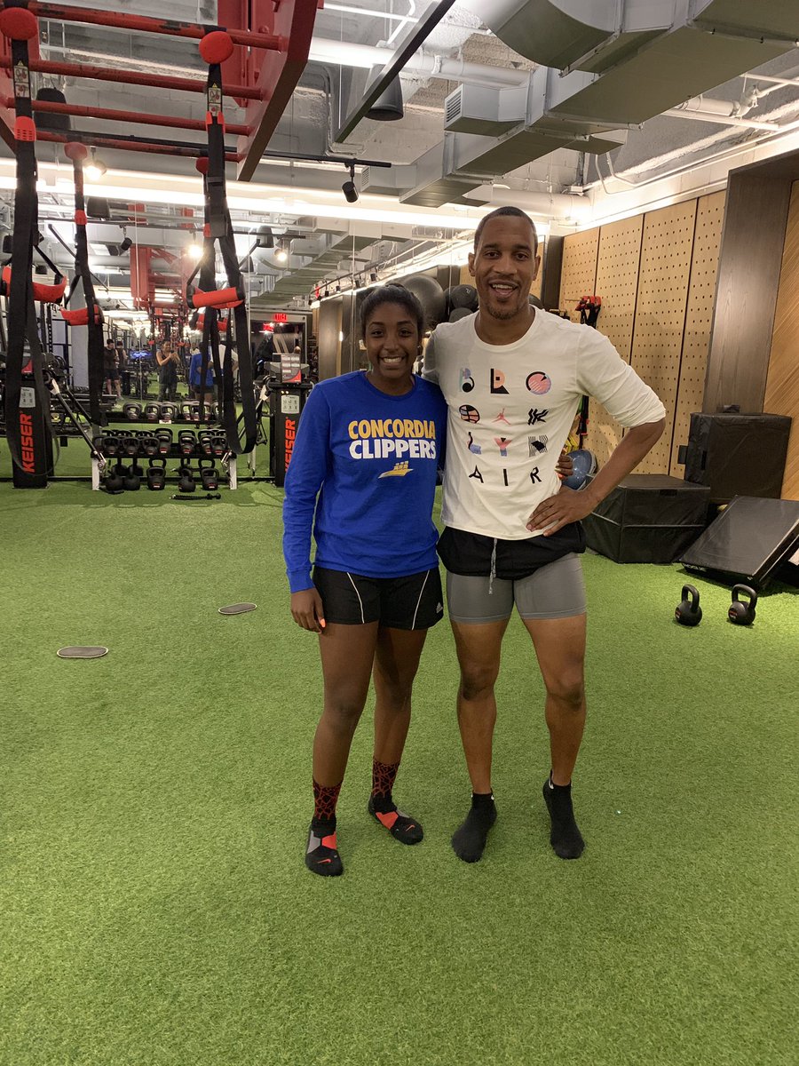 jaayy_15's tweet photo. Great workout today with @MrGOODWRK thank you for taking time out of your day to get me ready for the next level! 💪🏾🏀 https://t.co/JhSHmZxCed