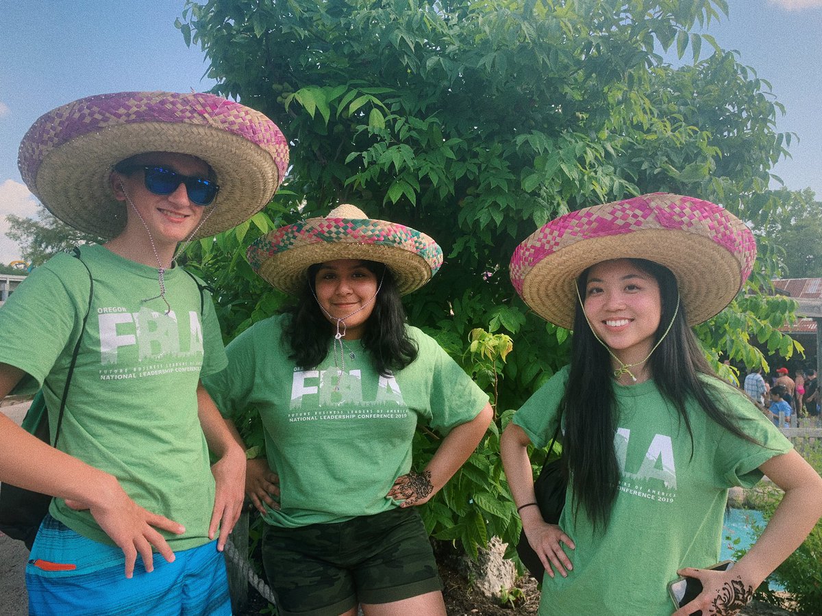 belloixcaret's tweet photo. #NLC19 #FBLA Oregon says hi :) https://t.co/BA7AjcCev1