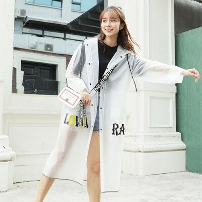 BASEec's tweet photo. ☔️こんなレインコートだったら、むしろ雨の日がたのしみになる💕😆

バックのプリントまでこだわられた一着。
アウターとしても、アウトドアで雨具としても使える優秀アイテムです🎶
サラッと羽織ることができます👍

レインコート | 75shops https://t.co/YHxtqh75qu #BASEec #raingood https://t.co/tzvrI6tmLo
