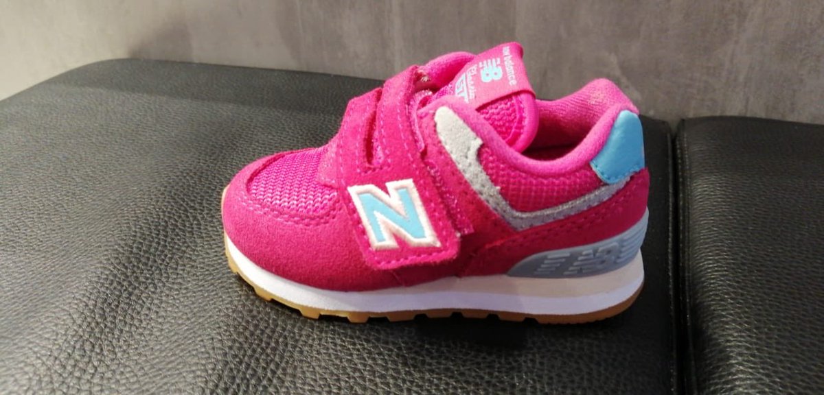 No consigo laburo asi que le juego al emprendedor.

Tengo calzados NB. Cat, timberland y crocs. Para damas, caballeros y niños. 
Aquí algunas opciones para los mas peques. 

 Quien esté interesado me escribe y coordinamos. 

Si me ayudan con un rt estaría muy agradecido con todos