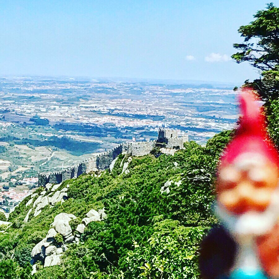 #mad_travellinggnome  #mad_Portugal2019 🇵🇹 

📍#castelodosmouros   #ムーアの城跡 

#Sintra #シントラ #ポルトガル #portugal 

 #postcardplaces #travelphotography  #旅写真 #女子旅 #カメラ女子 #お写んぽ #ファインダー越しの私の世界   #ヨーロッパ #ロンドン生活