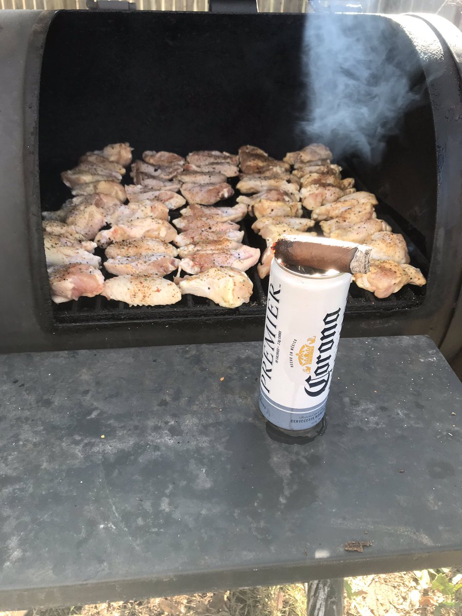 Richie_TuSabes's tweet photo. Feliz martes caballeros! #TuesdayGrind #bbqlife #cigarlife #FourthOfJulyWeek https://t.co/JRl79bmsFM