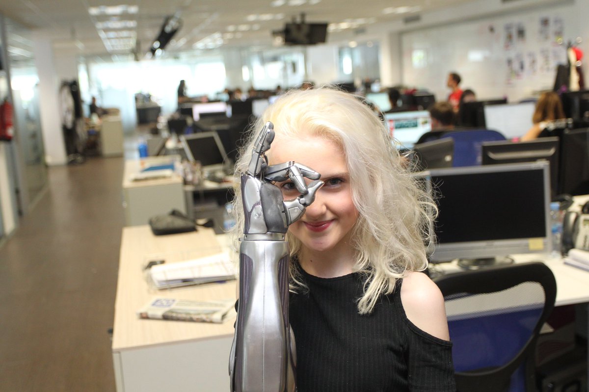 “Imbatibles y Humanas”. Esta tarde conoceremos mejor a @GiveTillyaHan, y su increíble historia de superación . Tilly perdió sus brazos por una meningitis y es una auténtica <a href="/InspirinGirlsE/">Inspiring Girls Esp</a>. Seguimos descubriendo #NiñasSinLímites <a href="/MartPD/">Marta Pérez Dorao</a> <a href="/paulagbarcena/">Paula</a> 👩‍🔬👩‍🎓👷‍♀️👩‍💻👩‍⚕️👩🏾‍🚀