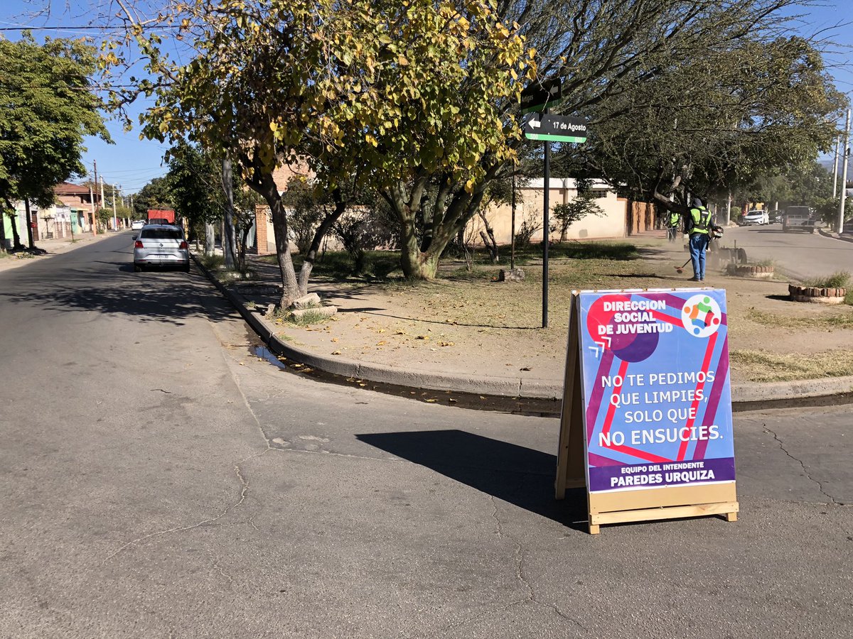 LuisSimonetti14's tweet photo. Hoy estuvimos trabajando en la calle Artigas esq 17 de agosto.
Como siempre poniendo mucha voluntad en cada lugar donde vamos.

Somos parte del equipo del intendente @ParedesUrquiza https://t.co/FFvUFnDPWV