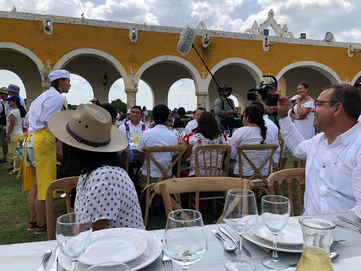 Mich_fridman's tweet photo. El hermoso Pueblo Mágico de Izamal fue sede de la semifinal del reality show "Master Chef" Polonia, con esto promovemos nuevamente la gastronomía y los escenarios de Yucatan ante importantes mercados de Europa del Este. #YucaTANturistico @YucatanTurismo @MauVila https://t.co/uhRPjdJbAm