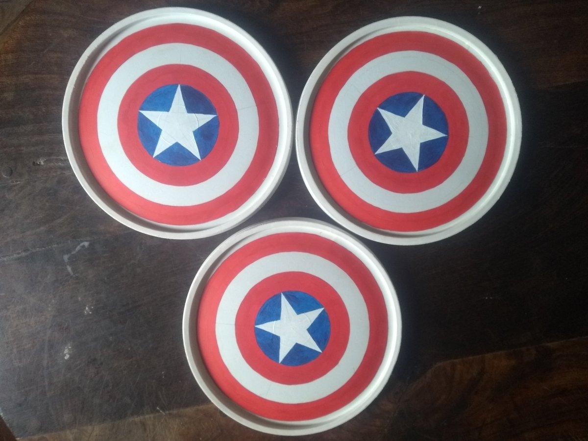 Denle a ese niño un escudo @EACentenario <a href="/maruchi_fabian/">Maruchi Fabian</a> <a href="/miriamchaile/">Miriam Rosana Chaile</a> <a href="/vanesa_aramayo/">Vanesa Aramayo</a>