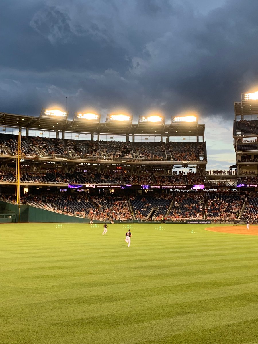 bethlangan10's tweet photo. Juan running from the storm ⁦@FightinHydrant⁩ https://t.co/nvwMmiBB5a