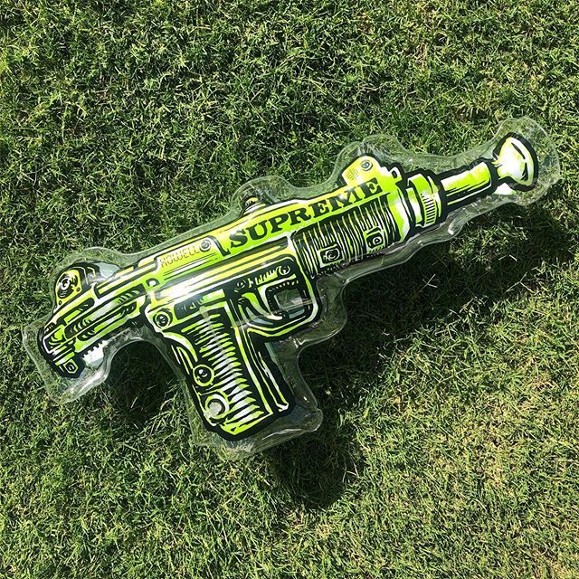 thelaboratoryok's tweet photo. Supreme Uzi Pillow $45
Email thelabokcsales@gmail.com for any PayPal or Debit/Credit inquiries. @thelaboratorydtx now open in Dallas! https://t.co/Da6MmTv7Ji https://t.co/phDMK9l1x9