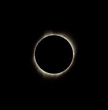 viviancromwell's tweet image. #EclipseChile. The last photo was from 2017, as you can see the difference, it was red this time because it was near sunset time. what a surreal experience!