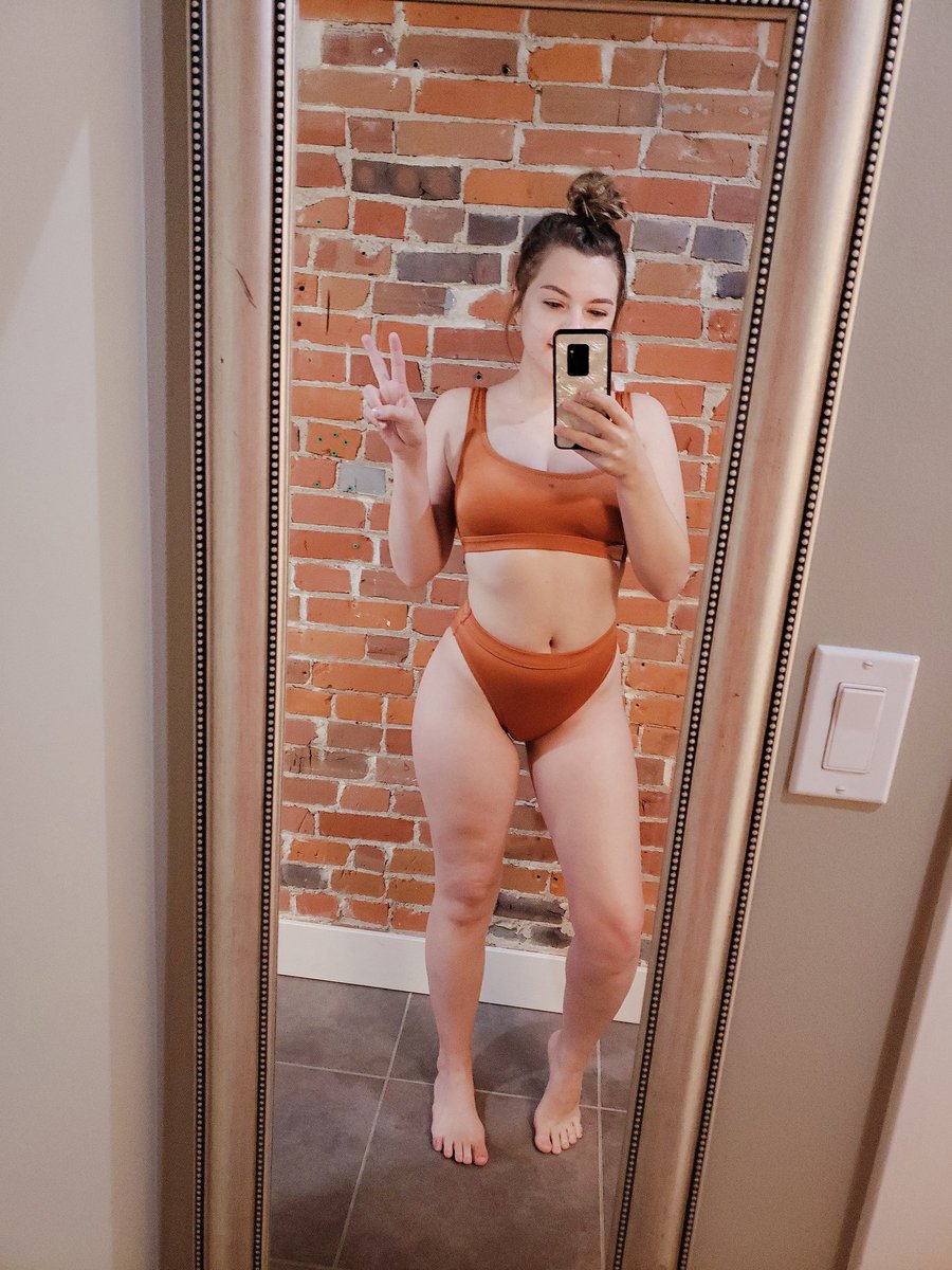allyssooonnnn's tweet photo. Hello yes, I've added new prints and digital downloads to my store to help feed my thighs. If you like thighs please consider supporting.
🌭🍔🌮🍕🍟
https://t.co/wuhex5G0Eh https://t.co/dINuRckzrS