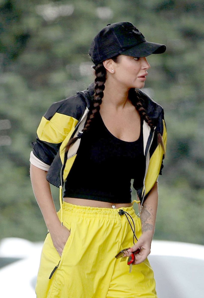 TMTULISA's tweet photo. Tulisa spotted at petrol station in London. https://t.co/P1vAodsQKP
