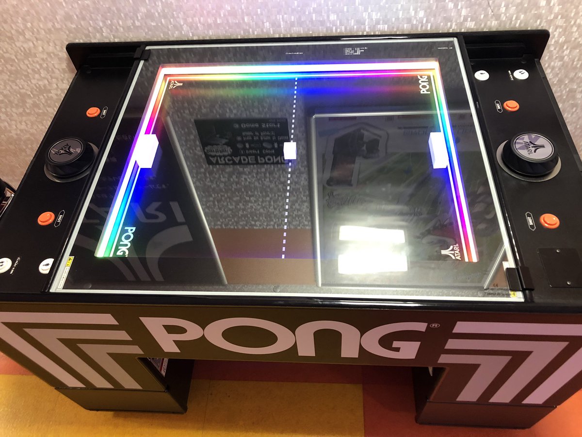 タイトーステーション 大須店 Pongというテーブルテニス型のゲームが当店にはございます 70年 80年代は ゲーム センターにあるゲームは ほとんどこういったテーブル上に画面がありました そんな昔の気分を味わえるゲームです 長くやりすぎると首が疲れ