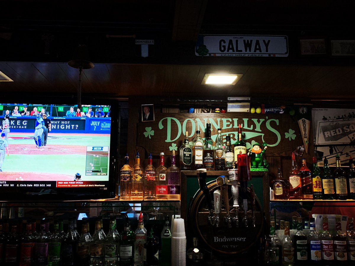 LoriTwistedCork's tweet photo. Nothing like an #Irish #divebar outside of #Boston & watching #bostonredsocks #donnellys https://t.co/Ver3bRVmMo