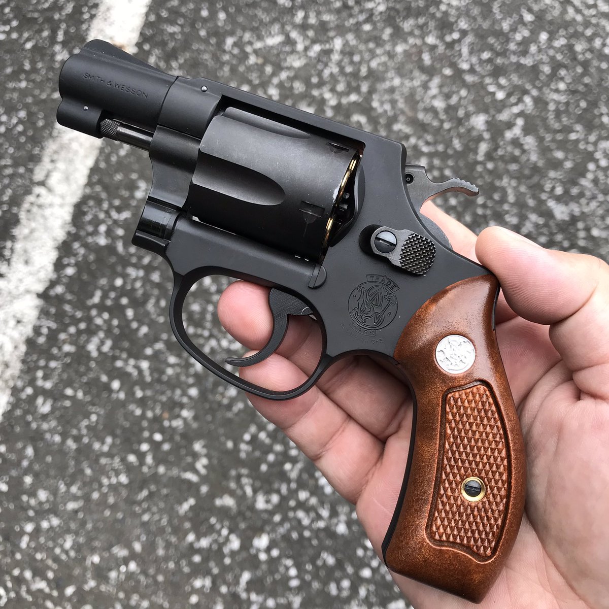 Joe Kanno 幼稚園から仲良くしている 娘の同級生のパパさんが 最近おれを懸命に引きずり込もうとしている 毎朝毎朝 落ちる日は近い チーフスペシャル Deringer