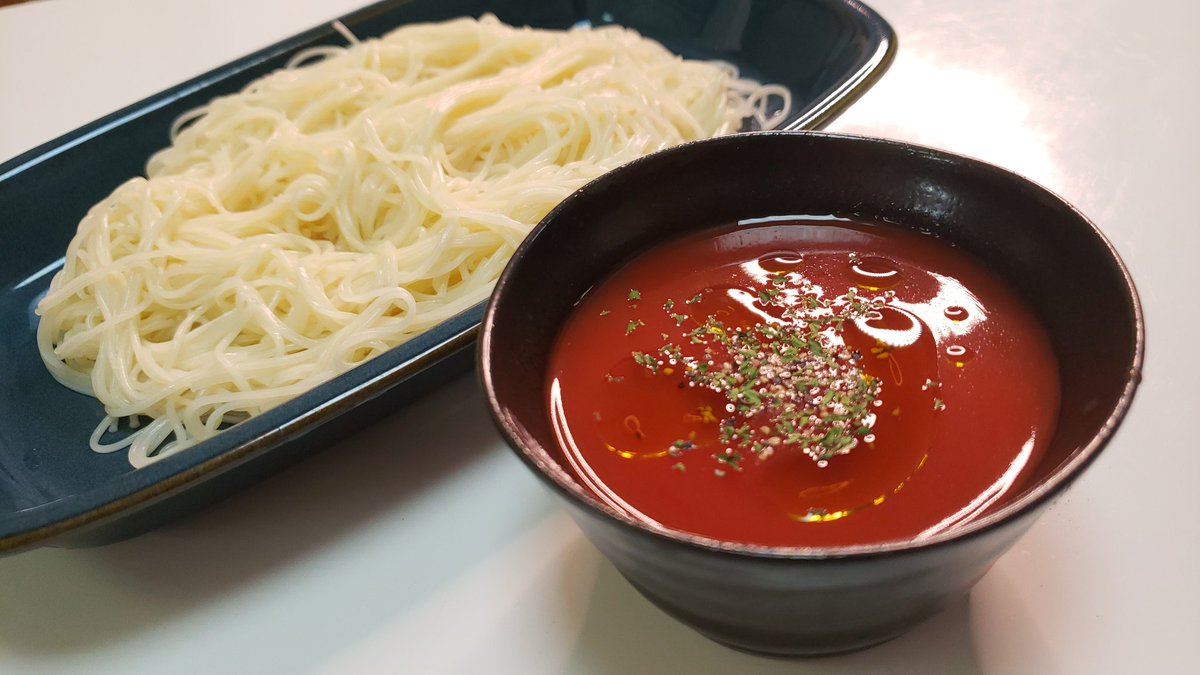 リュウジ 料理のおにいさんバズレシピ On Twitter いつものそうめんに飽きたら一度でいいのでトマトジュースでめんつゆ作ってほしい トマトめんつゆ トマトジュース90ccに白だし20ccいれ混ぜ オリーブオイル小さじ2と黒胡椒 あればパセリと好みでタバスコ入れる