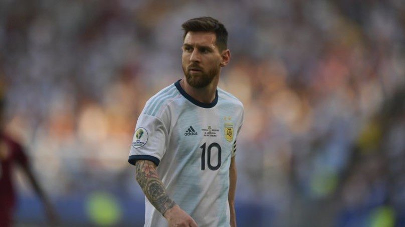 Guidocone's tweet photo. “Se cansaron de cobrar penales pelotudos en esta Copa y hoy no fueron ni al VAR” - Lionel Messi https://t.co/MJYgn6M9jW