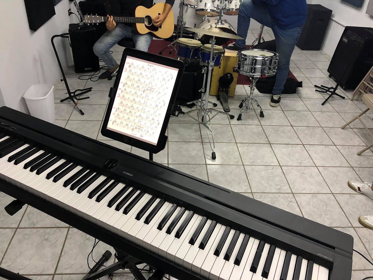 CXNet_'s tweet photo. Ensayo para Acoustic Gig con los bros!
#CXNet_ #music #piano #acoustic #guitar #cajón #puertorico #musica #soundbox https://t.co/OkBIFfcLAu