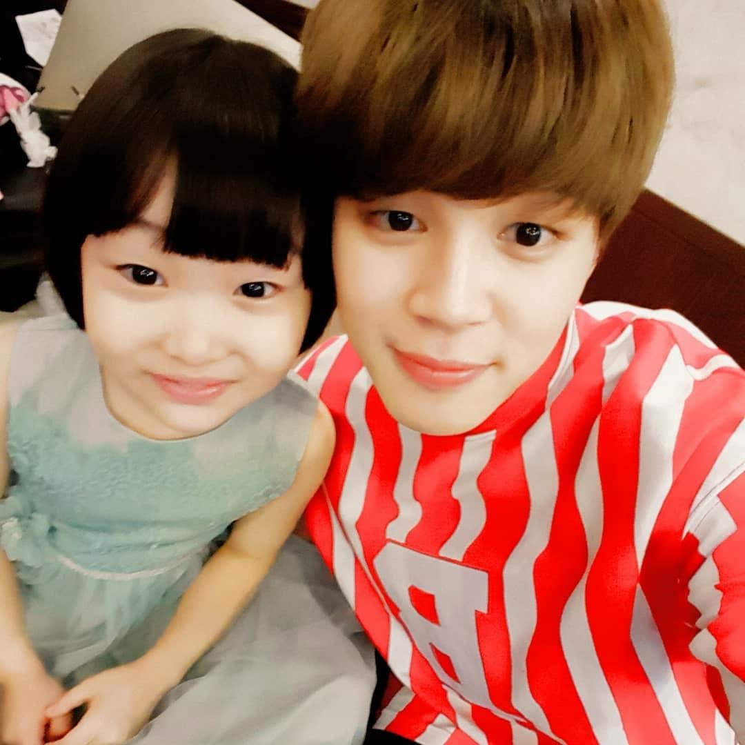 Hearts4Jimin's tweet photo. [#JiminFeatures]
|190703|

Korean child actress Lee Hanseo posted pictures with Jimin and other BTS members on her IG account ☺

🔗https://t.co/z0TArIDdTK

#JIMIN #지민 @BTS_twt https://t.co/lWEOgAZrCa