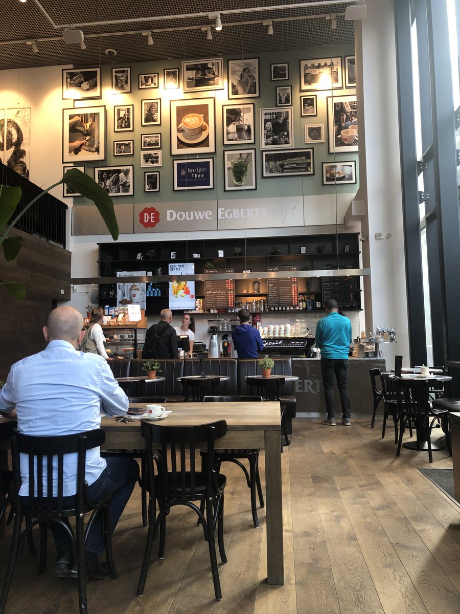 joerka's tweet photo. Douwe Egberts ontgroeit filterkoffie aan de keukentafel https://t.co/hPziXhZlNg