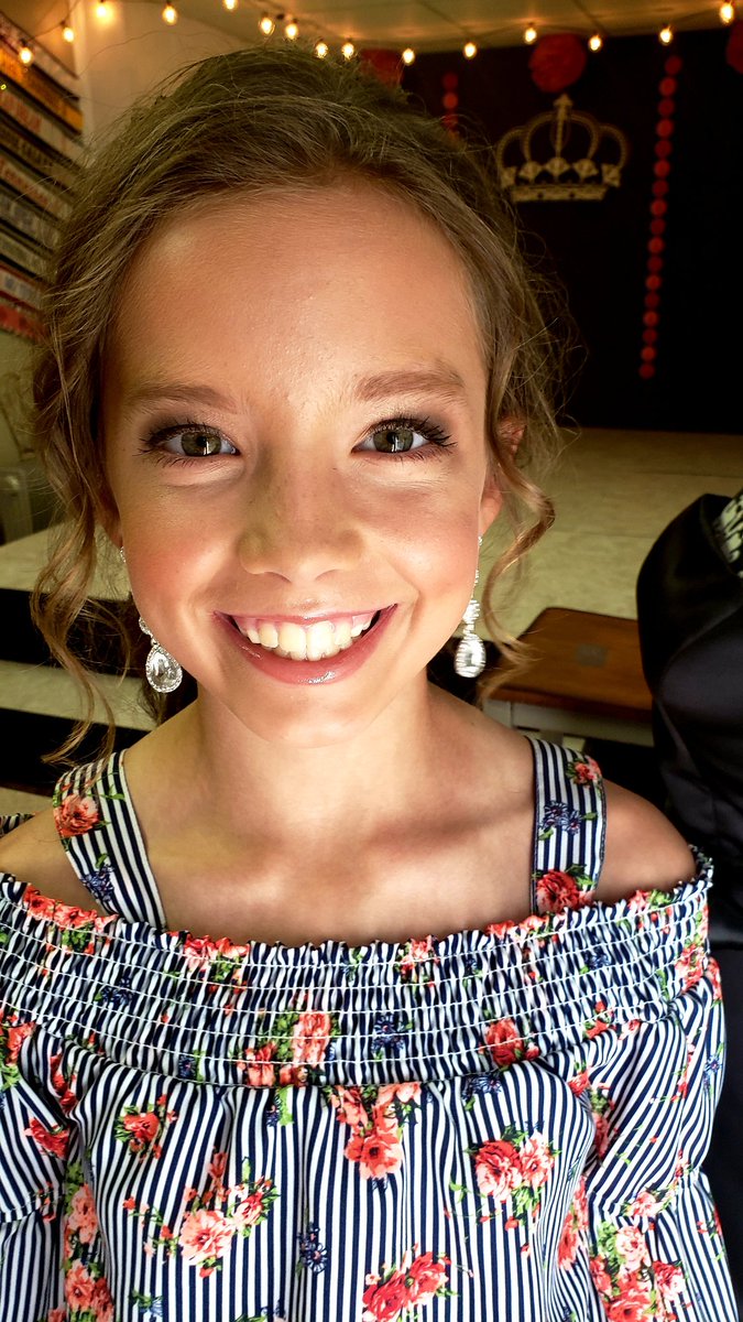 stephdaire22's tweet photo. Did you know I do Pageant Makeup?!?! This beautiful girl Won tonight. Check out  @crowning_edge  #marykay #flawlessskin #queening #pageantmakeup https://t.co/KBJKs8DXHt