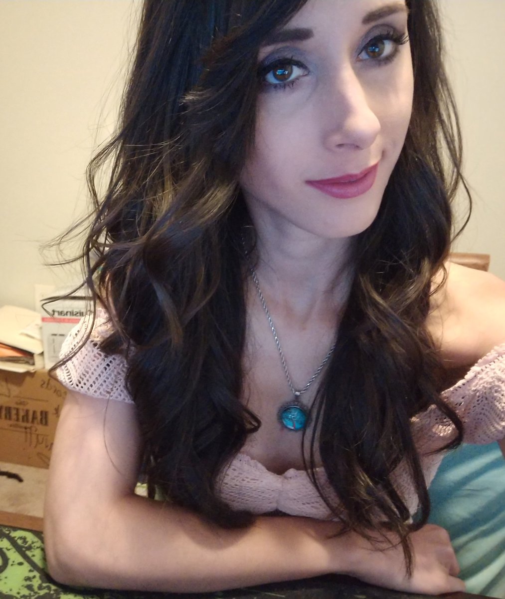 ZarryCherry's tweet photo. Going live on https://t.co/HGUU1V2oej 
#justchatting
#gametgirls
#rpgs https://t.co/UHRxgMUdMK