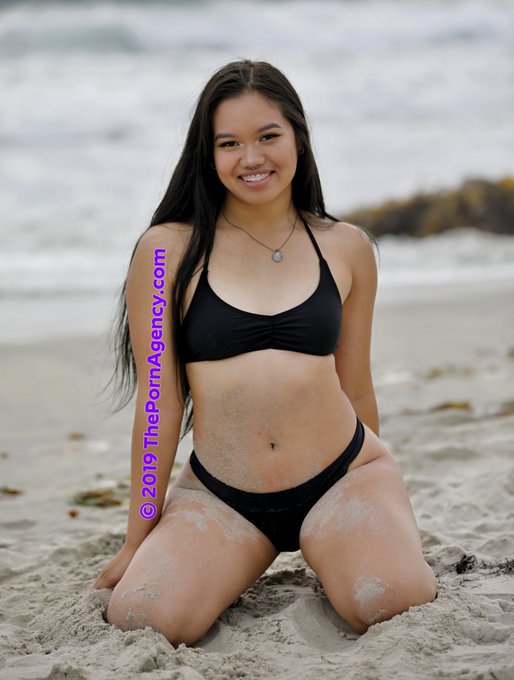 Bookings are currently open to A-rated producers for #18yearold #KaylaniKao:

https://t.co/Hvx7lCsj3P

#teen