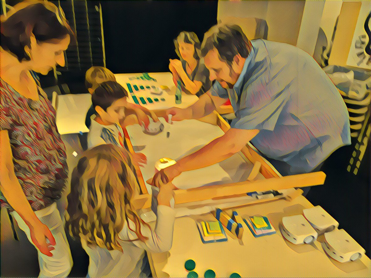 Canope_DTNA's tweet image. Beaucoup de monde hier au #codinggouter de l Ecole Gambetta a @VilledeTalence Rencontre au autour de la programmation et début d une projet #experitheque @cardiebdx accompagné par @reseau_canope
