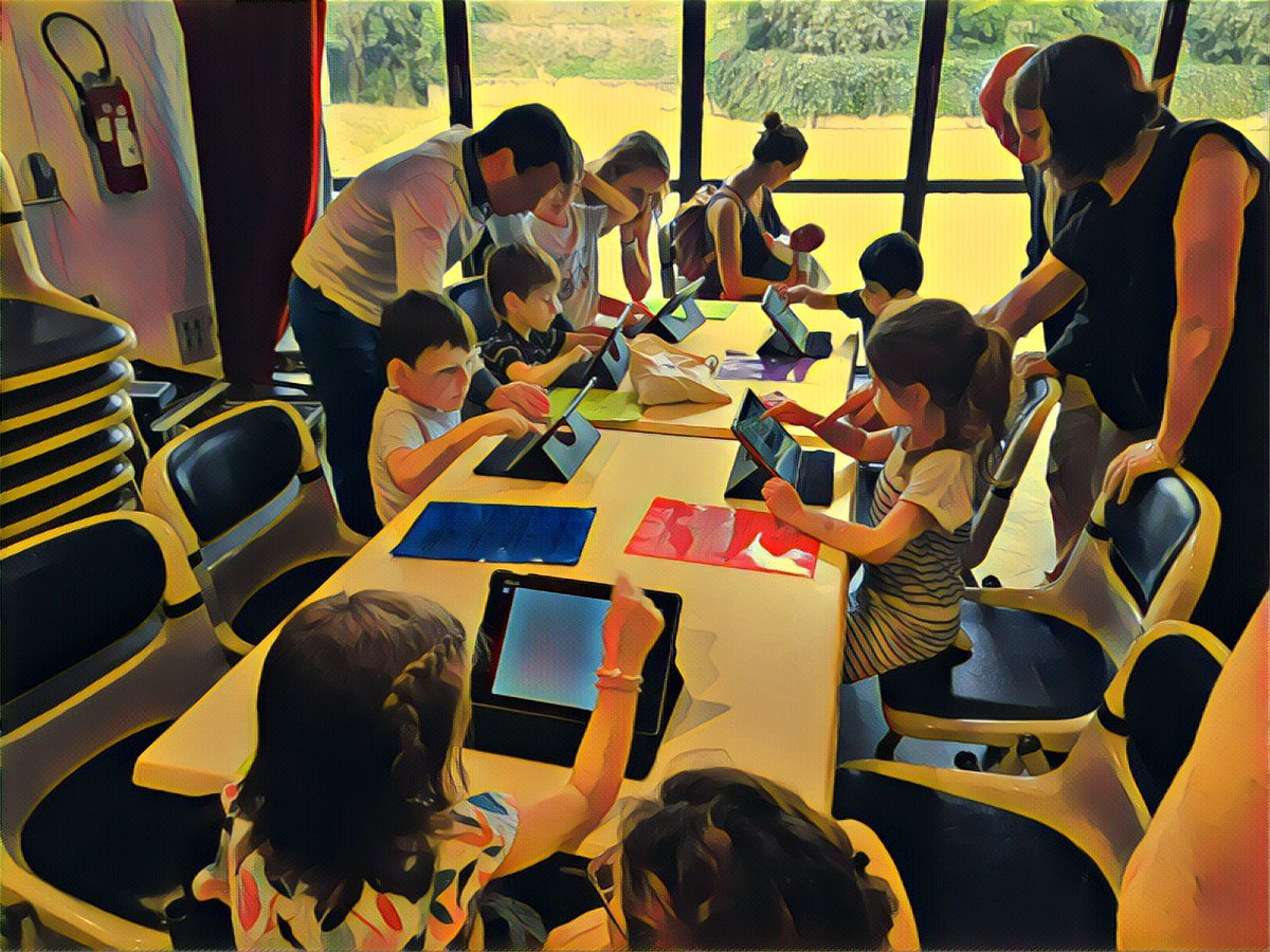 Canope_DTNA's tweet image. Beaucoup de monde hier au #codinggouter de l Ecole Gambetta a @VilledeTalence Rencontre au autour de la programmation et début d une projet #experitheque @cardiebdx accompagné par @reseau_canope