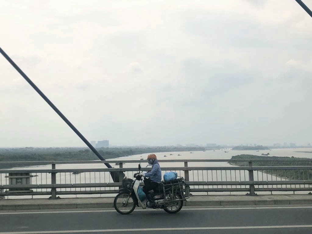 ami_moris's tweet photo. 60% of Vietnam’s population live off agriculture. The Mekong Delta rice farmers already face both extremes of floods and droughts. With the impact of climate change, how will risks to livelihoods and food security be managed ? https://t.co/XjTFWJUr85