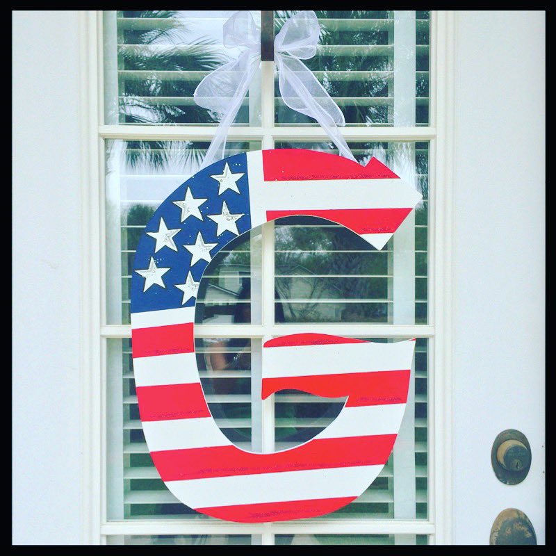 a.m.e.r.i.c.a.

#valorieoart #handpainted #artist #initials #initialletters #frontentrance #america #americathebeautiful #american #americanflag #countryflag #redwhiteandblue #starsandstripes #ohsaycanyousee #independenceday #4thofjuly
info:valorie@bauercorp.com