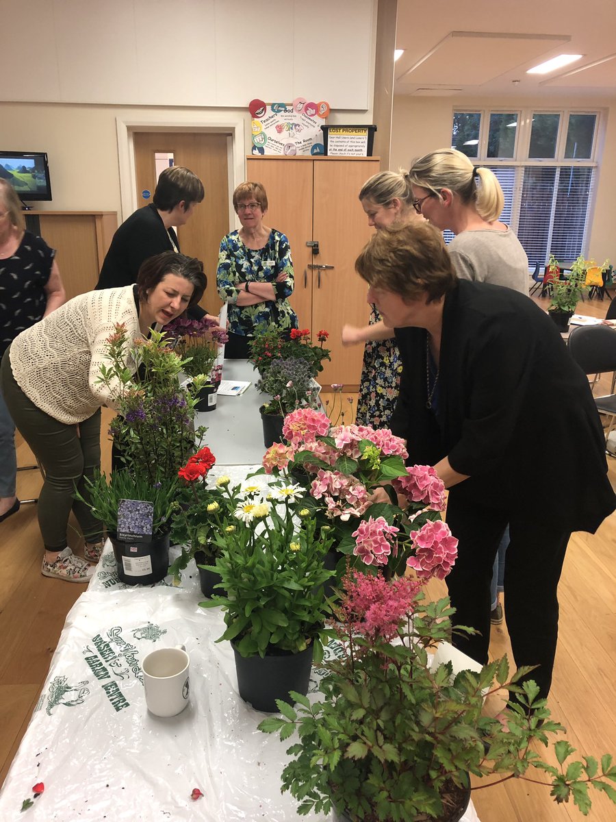 As well as our AGM we enjoyed more flowers with our speaker, Paul from Daisy Nook Garden Centre who treated us to a really informative talk on summer gardening 🌷🌹🌼🌻🌾🐝🦋