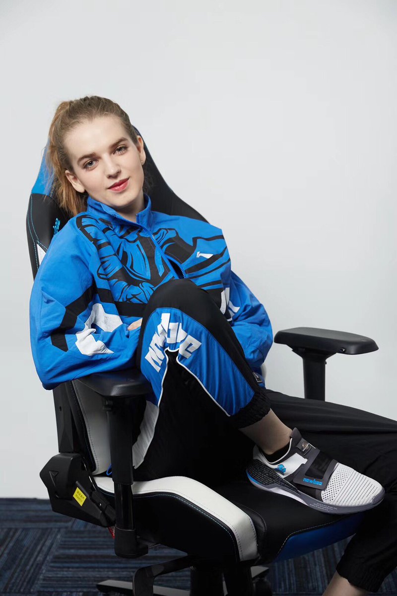 Li Ning x <a href="/newbeecn/">Newbee</a>. Pretty cool stuff.