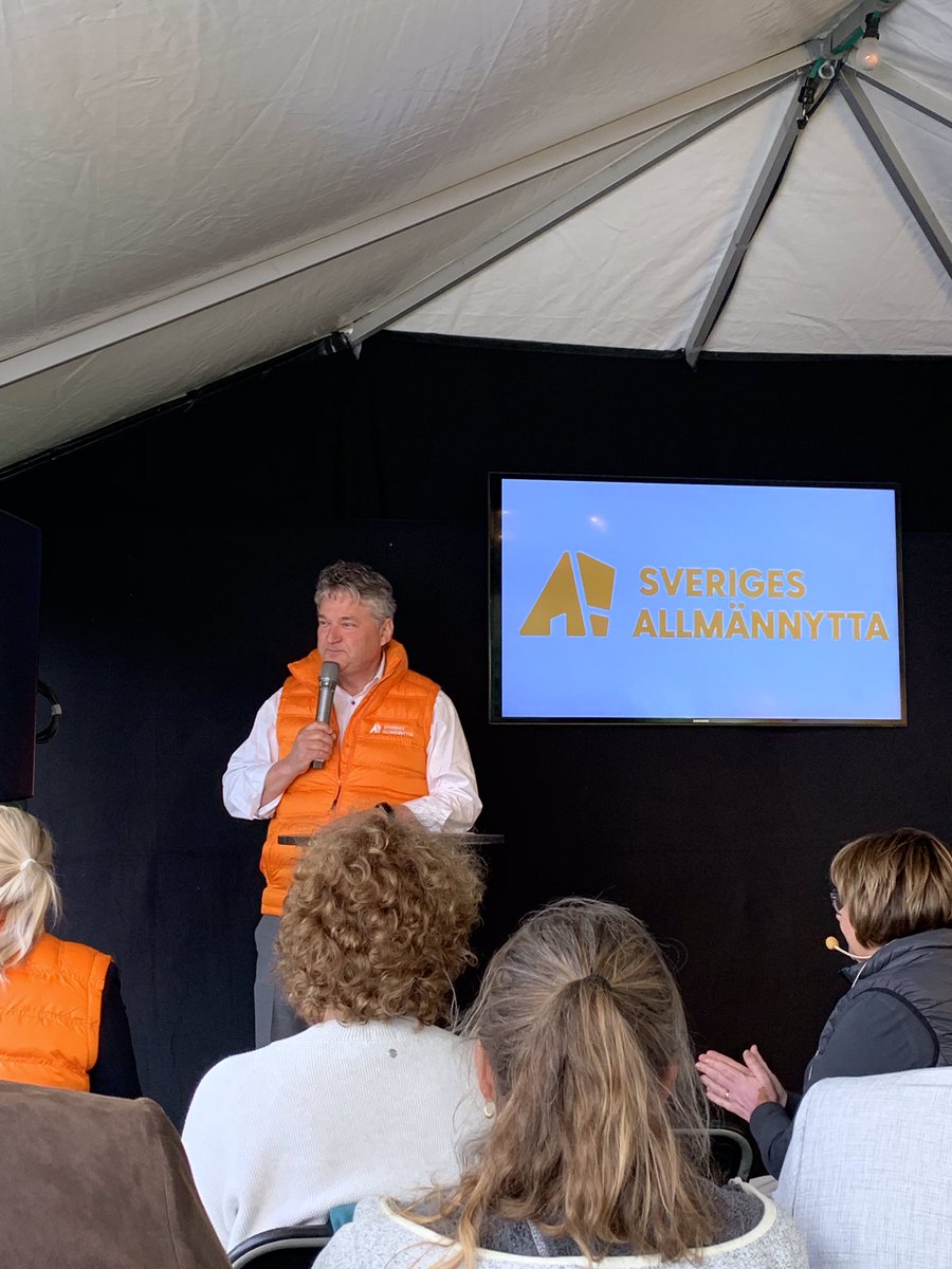 Sarakeranen's tweet photo. @sv_allmannyttan presenterar sin nya logotyp och startar igång sin arena i #almedalen https://t.co/c4tb4ymrRe