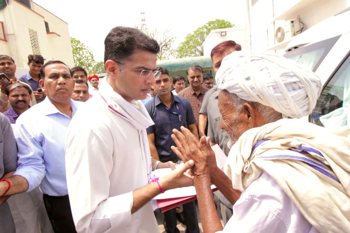 SachinPilot's tweet photo. आमजन से मिलकर उनकी समस्याओं को सुनना एवं समय पर उनका उचित निराकरण करना ही हमारी सरकार की प्राथमिकता है| जनसुनवाई के इसी क्रम में आज निवास स्थान पर राज्य के विभिन्न क्षेत्रों से आये हुए लोगों से मुलाकात कर उनकी समस्याओं को जाना एवं उन्हें आश्वस्त किया| https://t.co/AGj9iknsbk