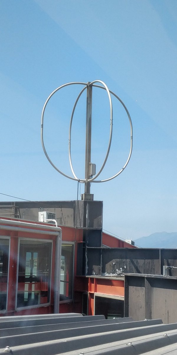 Tredipunta's tweet image. Now I see mag loop antenna everywhere.... #hamradio #radioamateur #magloop