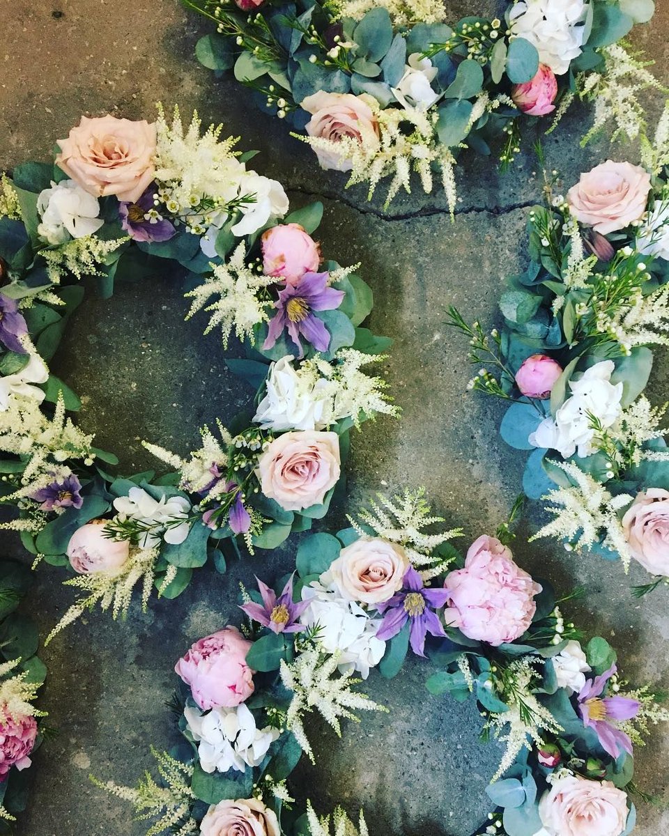 Thistle and String flower crowns! 😍 🌼 #bramble #brambleweddings