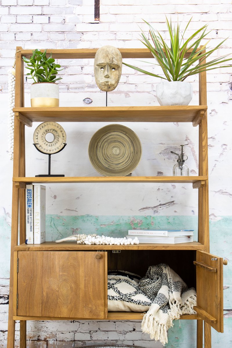 Looking for some inspiration to get over #humpday ? Organise your living space with this amazing Kitsune display cabinet.
#WednesdayWisdom #WednesdayMotivation