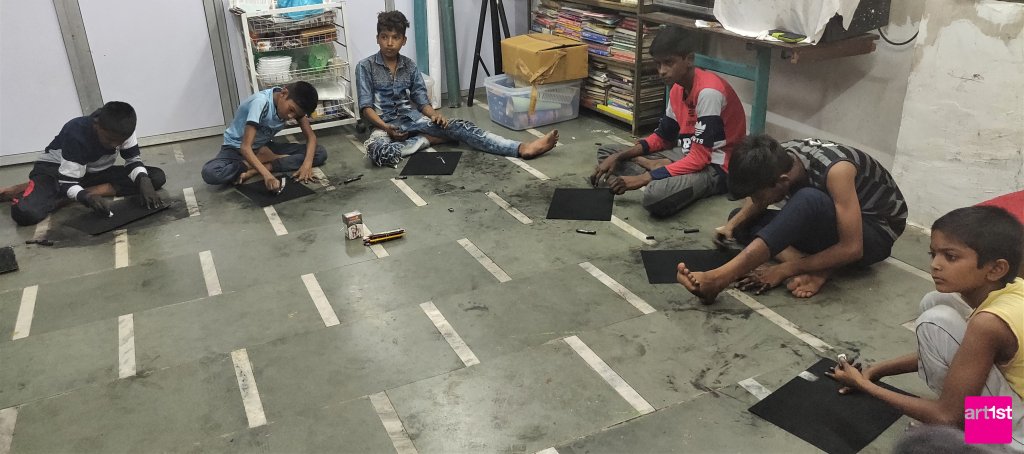 Art1stIndia's tweet photo. This week we're busting myths about erasers.
The children at Compound13Lab, Dharavi experiment to get some answers.
#dharavi #artprogram #childart #mumbai #dharavirocks #acornfoundation #compound13lab #charcoal
#eraser https://t.co/N5QJIf5Pxk https://t.co/fONGrI7Aag